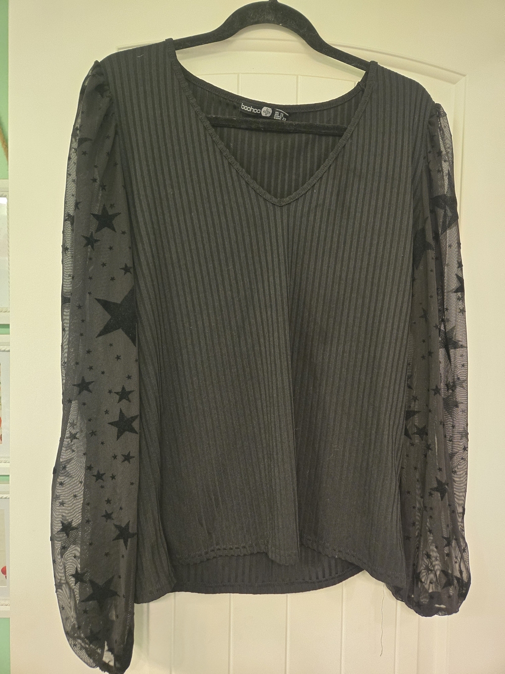 Boohoo Black Ribbed V-Neck Top with Star-Print Mesh Sleeves Unique Star Top XL
